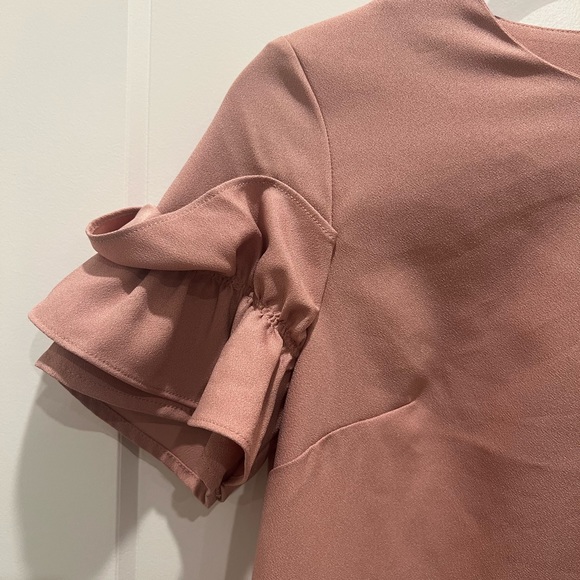 Banana Republic professional shirt/ blouse - soft pink/ mauve with ruffle sleeve - Picture 3 of 6